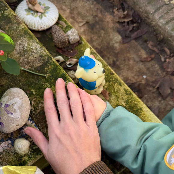 Pour célébrer cet anniversaire, Lou Doillon a emmené son fils Laszlo dans un endroit très spécial

Lou Doillon emmène son fils sur la tombe de Jane Birkin.