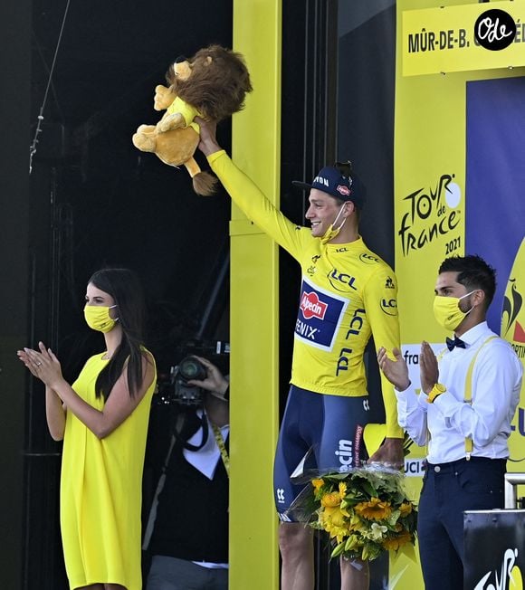 Cet heureux événement intervient à un moment stratégique, puisque le sportif néerlandais s'apprête à prendre le départ du Tour de France ce samedi.

Mathieu Van der Poel sur le Tour de France, à Mur de Bretagne, le 27 juin 2021. © Photonews / Panoramic / Bestimage