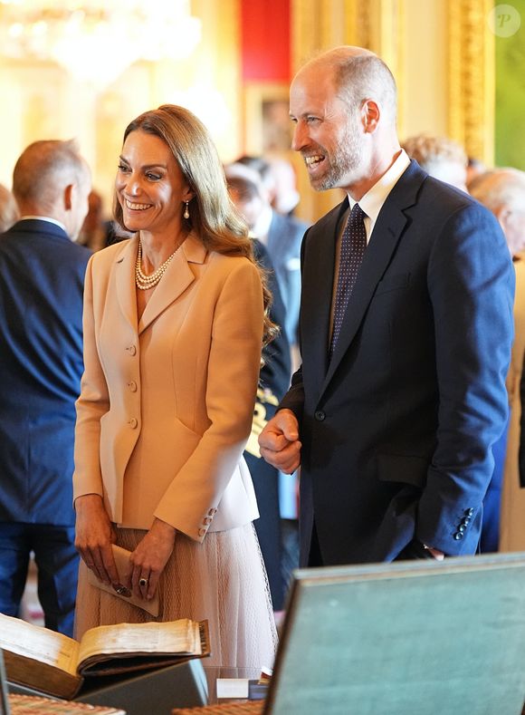 Le prince William, prince de Galles, et Catherine (Kate) Middleton, princesse de Galles, - E.Macron (président de la République Française) et B.Macron visitent la Royal Collection au château de Windsor, aux côtés du roi et de la reine consort d'Angleterre, le 8 juillet 2025. Le couple présidentiel français est en voyage officiel au Royaume Uni du 8 au 10 juillet 2025.