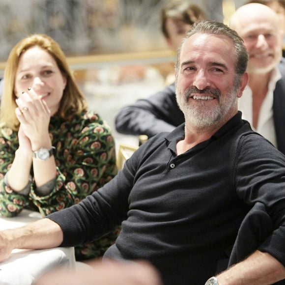 Elle a fait un tour sur la glace, comme elle l’a montré sur Instagram

Jean Dujardin et sa femme Nathalie Péchalat (nouvelle présidente de l'association "Premiers de Cordée") - Dîner de charité Breitling à la Samaritaine pour l’association "Premiers de Cordée" à Paris le 4 avril 2024. L'association Premiers de Cordée propose des animations sportives auprès des enfants hospitalisés. ADN de l’association depuis sa création, ce programme comprend de nombreuses actions pour initier un maximum d’enfants malades et/ou en situation de handicap à la pratique sportive. © Rachid Bellak/Bestimage