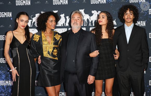 Thalia Besson, Virginie Besson-Silla, Luc Besson, Sateen Besson et Mao Besson - Avant-première du film "Dogman" au cinéma UGC Normandie à Paris le 19 septembre 2023. © Coadic Guirec/Bestimage