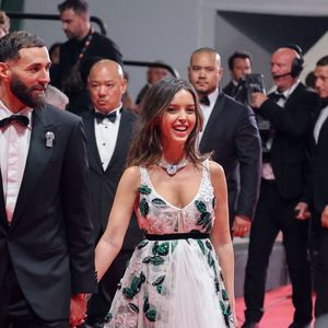 Karim Benzema et sa compagne Lyna Khoudri à la descente des marches du film « 13 jours 13 nuits » lors du 78ème Festival International du Film de Cannes. Le 23 mai 2025
© Jacovides-Moreau / Bestimage
