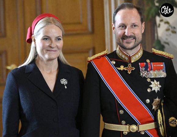 Elle restera hospitalisée plusieurs semaines pour poursuivre sa convalescence et gérer d'éventuelles complications.

Le prince Haakon et la princesse Mette-Marit lors de la visite d'État du roi Philippe et de la reine Mathilde de Belgique) en Norvège le 24 mars 2026 à Oslo.

Didier Lebrun / Pool / Photonews