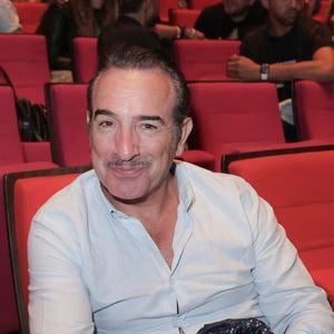 A ce jour, Jean Dujardin est certainement l'un des acteurs les plus populaires de sa génération ! 

Exclusif - Jean Dujardin à la représentation exceptionnelle du spectacle musical "Sur la route Enchantée" de Chantal Goya au Palais des Congrès de la Porte Maillot à Paris - © Jack Tribeca / Bestimage