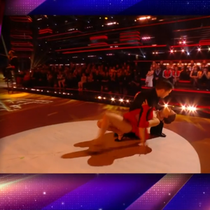 Chris Marques a néanmoins salué "un travail exceptionnel" malgré l'erreur pointée.

"Tu ne peux pas perdre l'équilibre et tomber sur elle" : Chris Marques recadre un candidat dans Danse avec les stars - capture d'écran TF1