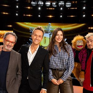 Exclusif - Cyril Féraud, Camille Cerf, Bruno Solo, Jeff Panacloc lors de l'enregistrement de l'émission "100% Logique", présentée par C.Féraud et diffusée le 20 décembre 2025 sur France 2, à Saint Denis, France, le 25 novembre 2025. © Jeremy Melloul/Bestimage