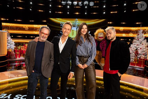 Exclusif - Cyril Féraud, Camille Cerf, Bruno Solo, Jeff Panacloc lors de l'enregistrement de l'émission "100% Logique", présentée par C.Féraud et diffusée le 20 décembre 2025 sur France 2, à Saint Denis, France, le 25 novembre 2025. © Jeremy Melloul/Bestimage