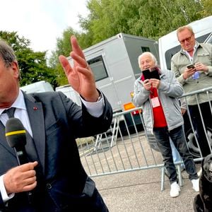 François Hollande à l’arrivée de la 3ème étape de la 58ème édition du Tour Du Limousin-Périgord Nouvelle Aquitaine à Masseret (Corrèze) le 21 août 2025. © Fabien Faure / Bestimage