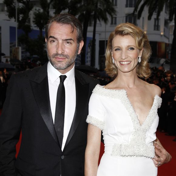 Jean Dujardin et Alexandra Lamy - Montée des marches du film "Thérèse Desqueyroux" pour la cérémonie de clôture du 65e festival du film de cannes le 27 mai 2012. ©JACOVIDES-BORDE-MOREAU / BESTIMAGE