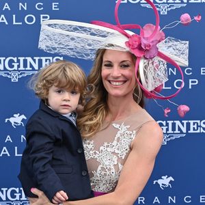 Drôle d'anecdote : son petit dernier, Robin, n'a découvert le passé Miss France de sa maman il n'y a que quelques mois de cela... Suscitant une réaction des plus mignonnes : 

Miss France 1998 La présentatrice de télévision Sophie Thalmann et son bébé Robin assistent au Prix De Diane 2019 à l'hippodrome de Chantilly le 16 juin 2019 à Chantilly, France. Photo by Laurent Zabulon / ABACAPRESS.COM