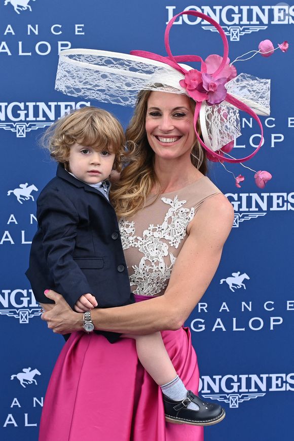 Drôle d'anecdote : son petit dernier, Robin, n'a découvert le passé Miss France de sa maman il n'y a que quelques mois de cela... Suscitant une réaction des plus mignonnes : 

Miss France 1998 La présentatrice de télévision Sophie Thalmann et son bébé Robin assistent au Prix De Diane 2019 à l'hippodrome de Chantilly le 16 juin 2019 à Chantilly, France. Photo by Laurent Zabulon / ABACAPRESS.COM
