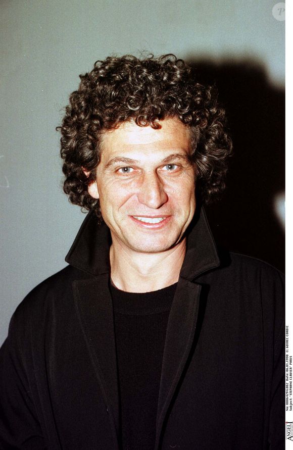Stéphane Clavier a ensuite connu une belle carrière derrière la caméra.

Stéphane Clavier" à Paris en 1998. Avant-première du film "la voie est libre" © Bestimage