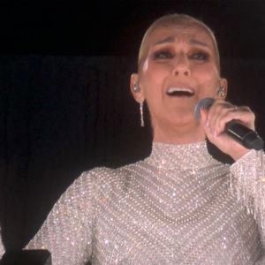 Celine Dion chante depuis le premier étage de la Tour Eiffel, L’hymne à l’amour, d’Édith Piaf - Cérémonie d'ouverture des Jeux Olympiques (JO) de Paris 2024.
© Capture France TV via Bestimage