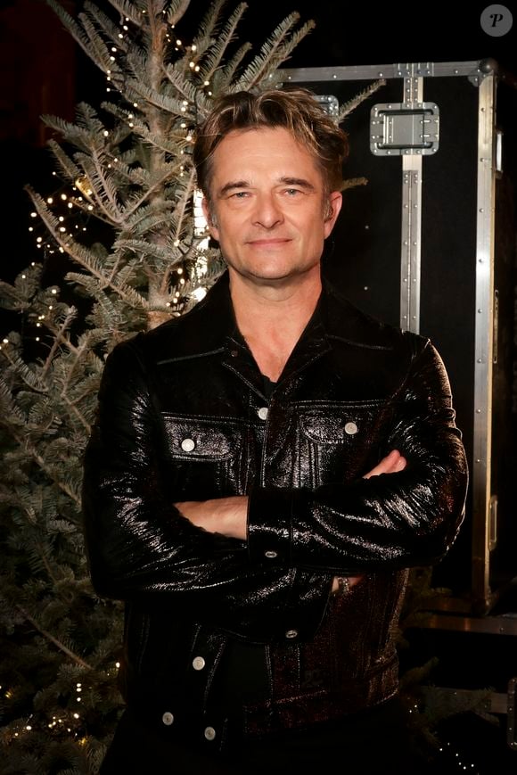 David Hallyday, en backstage de l'émission "La grande soirée du 31 décembre de Paris" diffusée sur France 2 sur les Champs-Elysées à Paris, France, le 31 décembre 2024.  © Clovis-Tribeca/Bestimage
