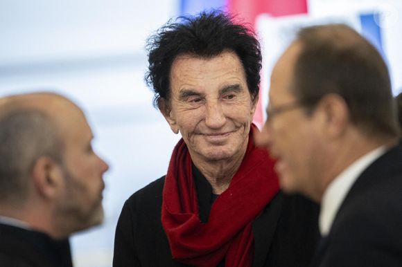 Et s'ils n'y vivent pas plus souvent, c'est probablement parce que Jack Lang la trouve trop petite pour lui et sa famille.

Jack Lang lors de la Conférence des Ambassadeurs au Palais de l'Elysée à Paris, le 8 janvier 2026.

Photo : Eliot Blondet / Abaca