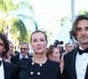 Carole Bouquet avec ses fils Louis Giacobetti et Dimitri Rassam - Montée des marches du film « Megalopolis » lors du 77ème Festival International du Film de Cannes, le 16 mai 2024.
© Rachid Bellak/Bestimage