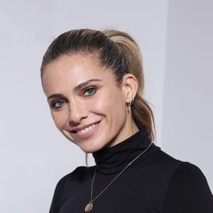 Victime d'un burn-out, elle a tout fait pour s'en sortir.
Clara Morgane présente son premier roman "Ne m'appelez pas Emmanuelle" lors de l'inauguration de sa seconde boutique de lingerie, située rue Saint-Lazare. Paris, le 15 décembre 2024. © Denis Guignebourg/Bestimage