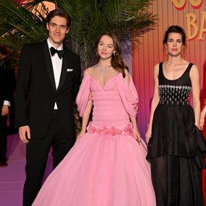 Ben Sylvester Strautmann, sa compagne, la princesse Alexandra de Hanovre et Charlotte Casiraghi durant la 69ème édition du Bal de la Rose dans la Salle des Étoiles du Sporting Monte-Carlo à Monaco, le 29 mars 2025. © Bruno Bebert / Pool Monaco / Bestimage