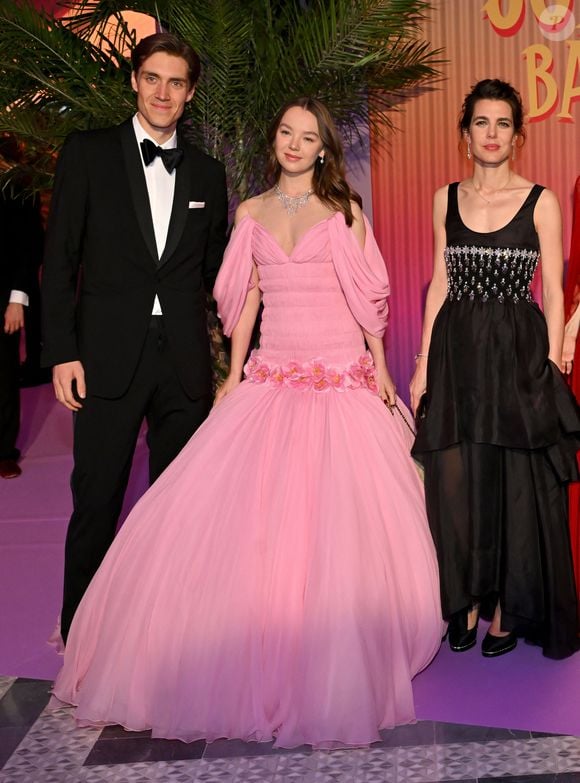 Ben Sylvester Strautmann, sa compagne, la princesse Alexandra de Hanovre et Charlotte Casiraghi durant la 69ème édition du Bal de la Rose dans la Salle des Étoiles du Sporting Monte-Carlo à Monaco, le 29 mars 2025. © Bruno Bebert / Pool Monaco / Bestimage