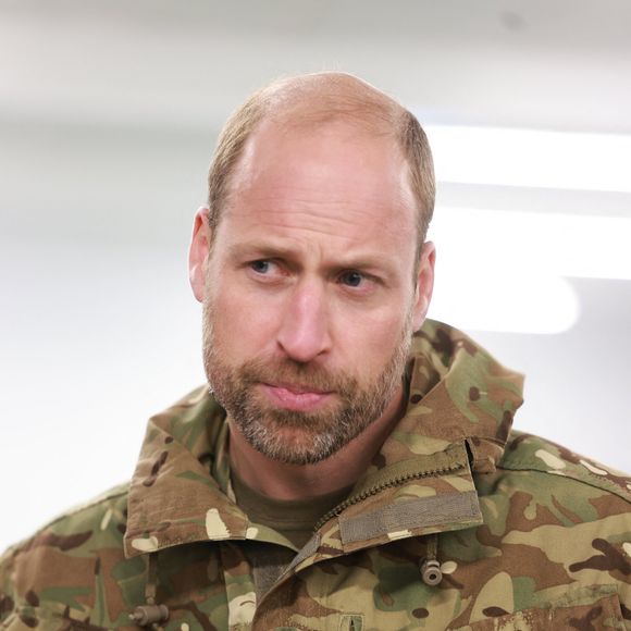 Le prince William, prince de Galles, en visite au camp de Tapa, base militaire estonienne, à 130 kilomètres de la frontière russe, le 21 mars 2025. En sa qualité de colonel en chef du régiment mercien, le prince de Galles a assisté à une cérémonie de passation de pouvoir des Royal Dragoon Guards au régiment mercien et à l'entraînement des Merciens sur le camp.
© Mirrorpix / Bestimage
