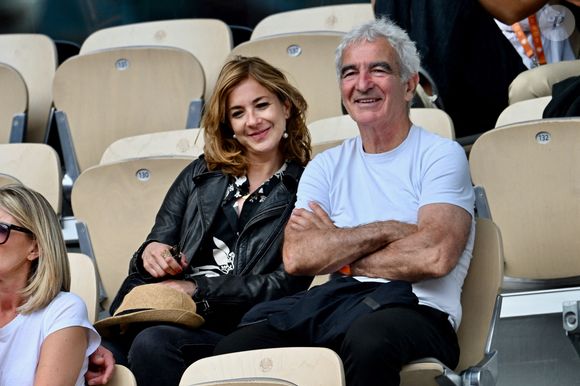 Raymond Domenech et sa nouvelle compagne à Roland Garros le 03 juin 2025 à Paris, France. Photo de ABACAPRESS.COM