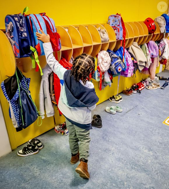 Illustration - Les enfants retournent à l'école après les vacances d'été pour la nouvelle année scolaire, le 1er septembre 2025 à Rotterdam, Pays-Bas. Photo by robin Utrecht/ABACAPRESS.COM