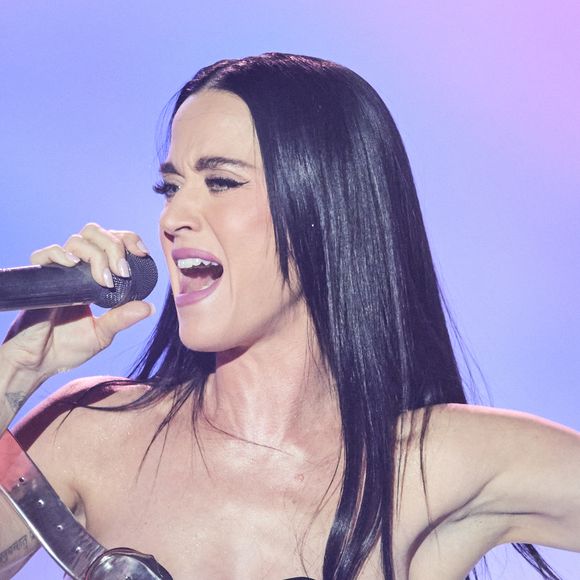 Exclusif - Katy Perry sur la scène du "Gala des pièces jaunes, le concert évenement" à Paris La Défense Arena à Nanterre. © Jacovides / Moreau / Bestimage