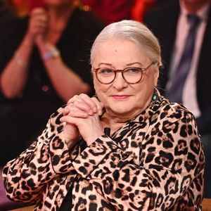 Josiane Balasko lors de l'enregistrement de l'émission "Famille je vous aime" présentée par M.Drucker et qui sera diffusée le 29 décembre sur France 3, au studio Rive gauche, à Paris, France, le 2 décembre 2025. © Gaffiot-Perusseau/Bestimage

|