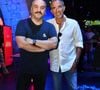 Entre deux attractions, les invités ont pu tester les nouvelles fonctionnalités IA de l'application Amazon, dont Rufus, l’assistant shopping conversationnel et découvrir Denden, Révélation Amazon Music 2025, lors d’un showcase
François-Xavier Demaison, Nikos Aliagas - Prime d'Amazon fait sa fête foraine au Bridge Club à Paris le 25 juin 2025. Hier soir, le Bridge Club s’est métamorphosé en fête foraine où de nombreuses personnalités se sont réunies pour célébrer Prime Day, l’événement shopping estival qui animera l’été du 8 au 11 juillet.
© Veeren/Bestimage