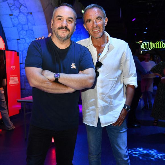 Entre deux attractions, les invités ont pu tester les nouvelles fonctionnalités IA de l'application Amazon, dont Rufus, l’assistant shopping conversationnel et découvrir Denden, Révélation Amazon Music 2025, lors d’un showcase

François-Xavier Demaison, Nikos Aliagas - Prime d'Amazon fait sa fête foraine au Bridge Club à Paris le 25 juin 2025.  Hier soir, le Bridge Club s’est métamorphosé en fête foraine où de nombreuses personnalités se sont réunies pour célébrer Prime Day, l’événement shopping estival qui animera l’été du 8 au 11 juillet.
 © Veeren/Bestimage