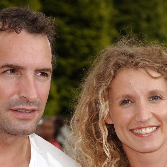 Les acteurs français Alexandra Lamy et Jean Dujardin assistent à la première française de la comédie musicale -King's lion- à Eurodisney Resort à Marne La Vallée-France le 26 juin 2004. Photo par Bruno Klein/ABACA.