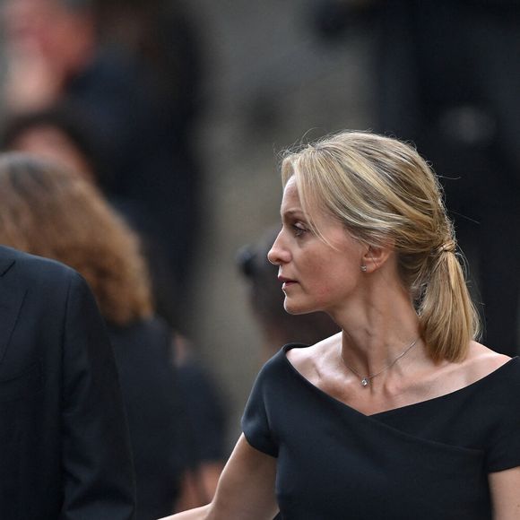 Sekou Mara et Audrey Crespo-Mara assistent aux funérailles de Thierry Ardisson à l'église Saint Roch à Paris, France, le 17 juillet 2025. Photo par Franck Castel/ABACAPRESS.COM