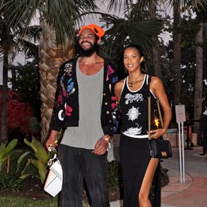 Exclusif - Joakim Noah et sa femme Lais Ribeiro quittent la soirée Chanel à Miami, le 4 novembre 2022. . Backgrid USA / Bestimage