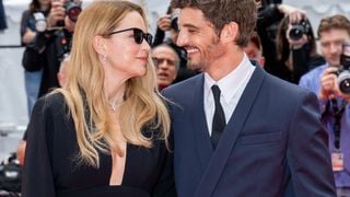 Virginie Efira main dans la main avec Niels Schneider, Léa Seydoux qui ose un look surprenant... Nouvelle montée des marches à Cannes