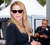 En effet, quelque peu submergée par le tourbillon du Festival, la compagne de Niels Schneider avoue que le rythme effréné a fini par avoir la peau de son regard 

Virginie Efira - Montée des marches du film " L'inconnue" lors du 79ème Festival International du Film de Cannes, le 18 mai 2026. © Olivier Borde / Bestimage