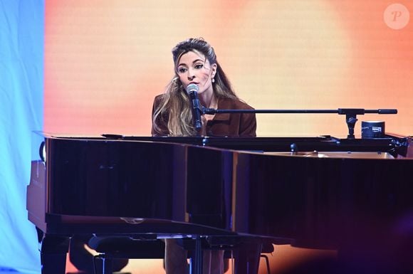 Exclusif - la chanteuse Vernis rouge ( Manon Debs ) - Enregistrement de l'émission Vivement dimanche consacrée à l'équipe du Splendid au studio Rive Gauche, presentée par Michel Drucker . Diffusion sur France 3 le 23/02/2025 . présentée par M.Drucker, diffusée le 23 février 2025 sur France 3.
© Guillaume Gaffiot / Bestimage