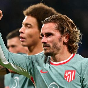 Antoine Griezmann de l'Atlético de Madrid célèbre la victoire à temps plein après le match de la phase MD7 de l'UEFA Champions League 2024/25 entre le Paris Saint-Germain et l'Atlético de Madrid au Parc des Princes le 06 novembre 2024 à Paris, France.© Christian Liewig/Bestimage