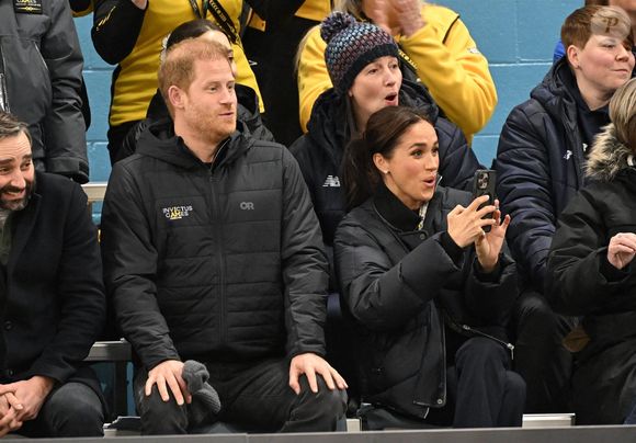Meghan Markle et le prince Harry lors d'un match de curling aux Invictus Games le 9 février 2025