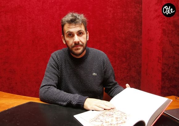 Laurent Ournac pose dans sa loge au Casino de Paris lors de la générale de la pièce "Le Gai Mariage" à Paris le 8 septembre 2015.
Marc Ausset Lacroix / Bestimage