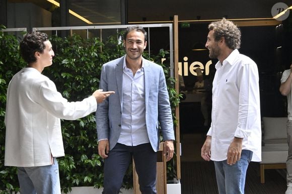 Louis Kretz,Valentin Kretz et Martin Kretz - La famille Kretz en tournage au village lors des Internationaux de France de tennis de Roland Garros 2024, à Paris, France, le 1er juin 2024. © Chryslene Caillaud/Panoramic/Bestimage