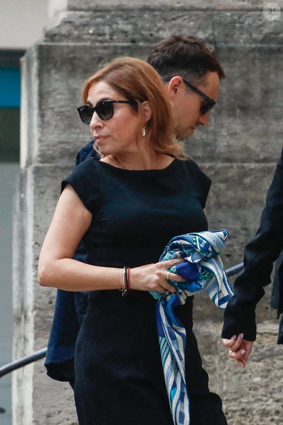 Léa Salamé et Hugo Clément - Arrivées aux obsèques de Thierry Ardisson en l’église Saint-Roch de Paris, France, le 17 juillet 2025. © Clovis-Jacovides/Bestimage