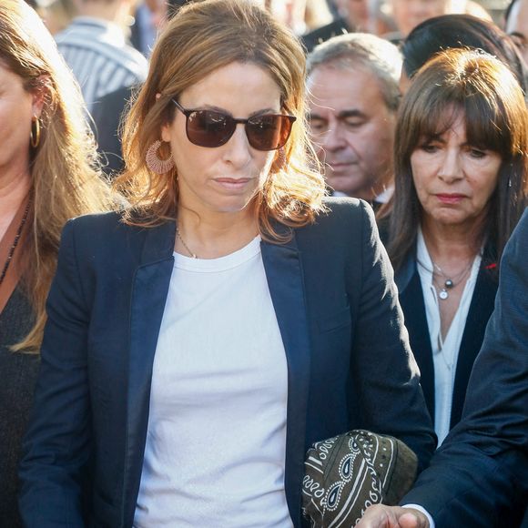 Léa Salamé, Anne Hidalgo, Xavier Bertrand - Obsèques du journaliste Jean-Pierre Elkabbach au cimetière du Montparnasse dans le 14ème arrondissement de Paris, France, le 6 octobre 2023. © Christophe Clovis/Bestimage