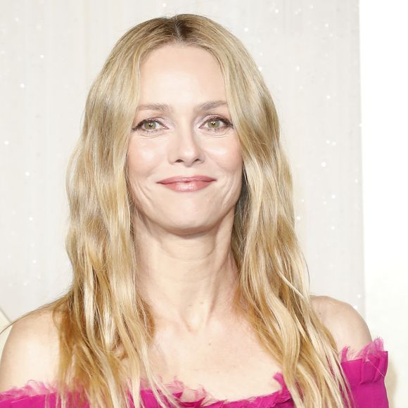Parisienne dans l'âme, Vanessa Paradis a parlé de son petit nid douillet à Paris, un appartement qu'elle ne quitterait pour rien au monde et qu'elle a dégoté alors qu'elle n'avait qu'une vingtaine d'années. 

Vanessa Paradis - Gala d'ouverture de la Saison de Danse à l'Opera National Palais Garnier à Paris. © Marc Ausset-Lacroix/Bestimage