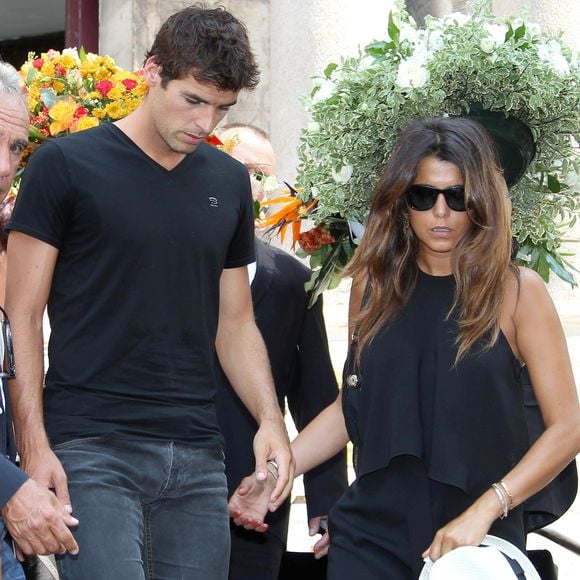 D’ordinaire discret, Yoann Gourcuff a choisi de s’exprimer sur le compte Instagram de sa femme, Karine Ferri, à l’occasion du décès d’un homme qu’il appréciait tout particulièrement : Jean-Louis Gasset

Yoann Gourcuff et sa compagne Karine Ferri - A Cannes, les sportifs rendent un dernier hommage à Tiburce Garou. @Patrice Lapoirie / Nice Matin / Bestimage