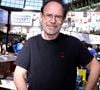 À l'intérieur, l'ambiance est cosy et personnelle. Les étagères croulent sous les livres et les objets chinés au fil de ses tournées mondiales. 

Marc Levy - Festival du Livre de Paris 2025 au Grand Palais à Paris le 11 avril 2025.

© Cédric Perrin / Bestimage
