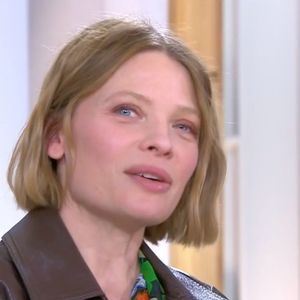 Mélanie Thierry sur le plateau de "C à vous" ce mardi 22 avril 2025.