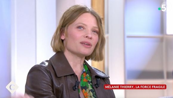 Mélanie Thierry sur le plateau de "C à vous" ce mardi 22 avril 2025.