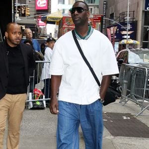 New York  - Omar Sy au "Good Morning America" à New York City pour parler de son dernier film "Shadow Force" le 2 mai 2025.

Photo : Backgrid USA / Bestimage