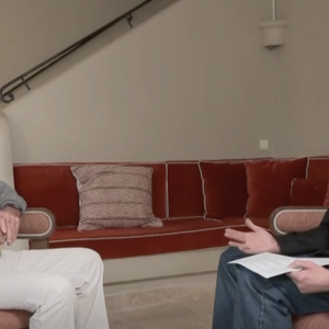 Sur ces derniers instants, il a raconté que les douleurs dorsales "la faisaient souffrir, l’épuisaient", même lorsqu’elle était alitée.

Bernard d'Ormale, le dernier mari de Brigitte Bardot, revient sur ses derniers instants ce mercredi 7 janvier. Capture d'écran BFMTV