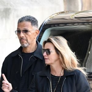 Les obsèques de Nathalie Baye ont eu lieu à l’église Saint-Sulpice à Paris, dans une ambiance de grande émotion.

Roschdy Zem et sa compagne Sarah Poniatowski - Obsèques de Nathalie Baye en l'église Saint-Sulpice à Paris. Clement Prioli / Bestimage